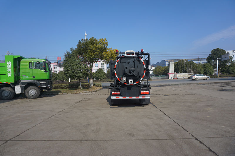 中潔牌XZL5180GQW6東風(fēng)大多利卡清洗吸污車(chē)