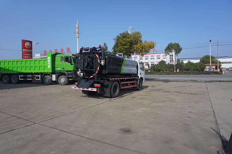 中潔牌XZL5180GQW6東風(fēng)大多利卡清洗吸污車(chē)